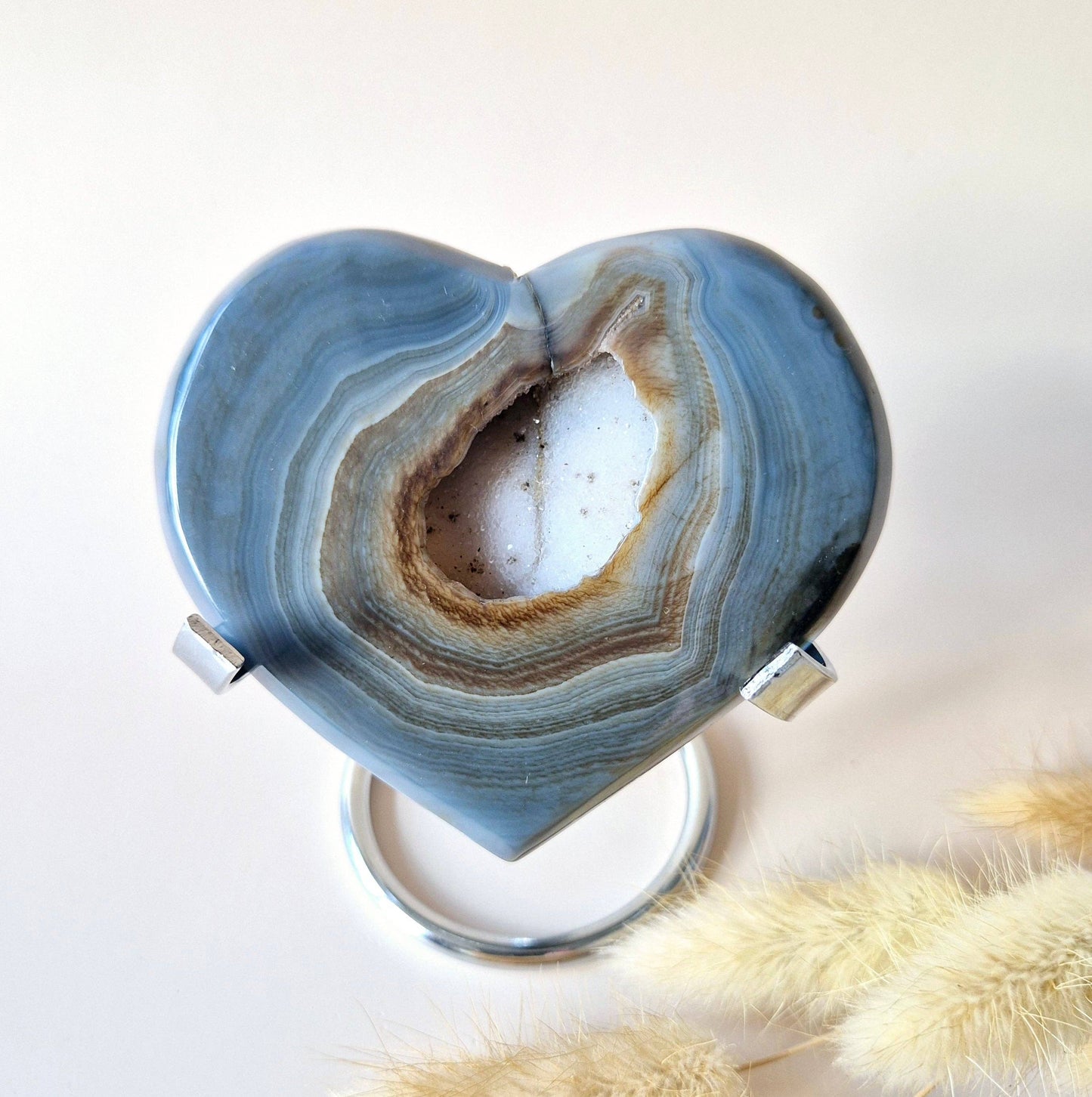 GRAUES DRUZY ACHAT HERZ – INKL. STÄNDER - 141g 9,5cm