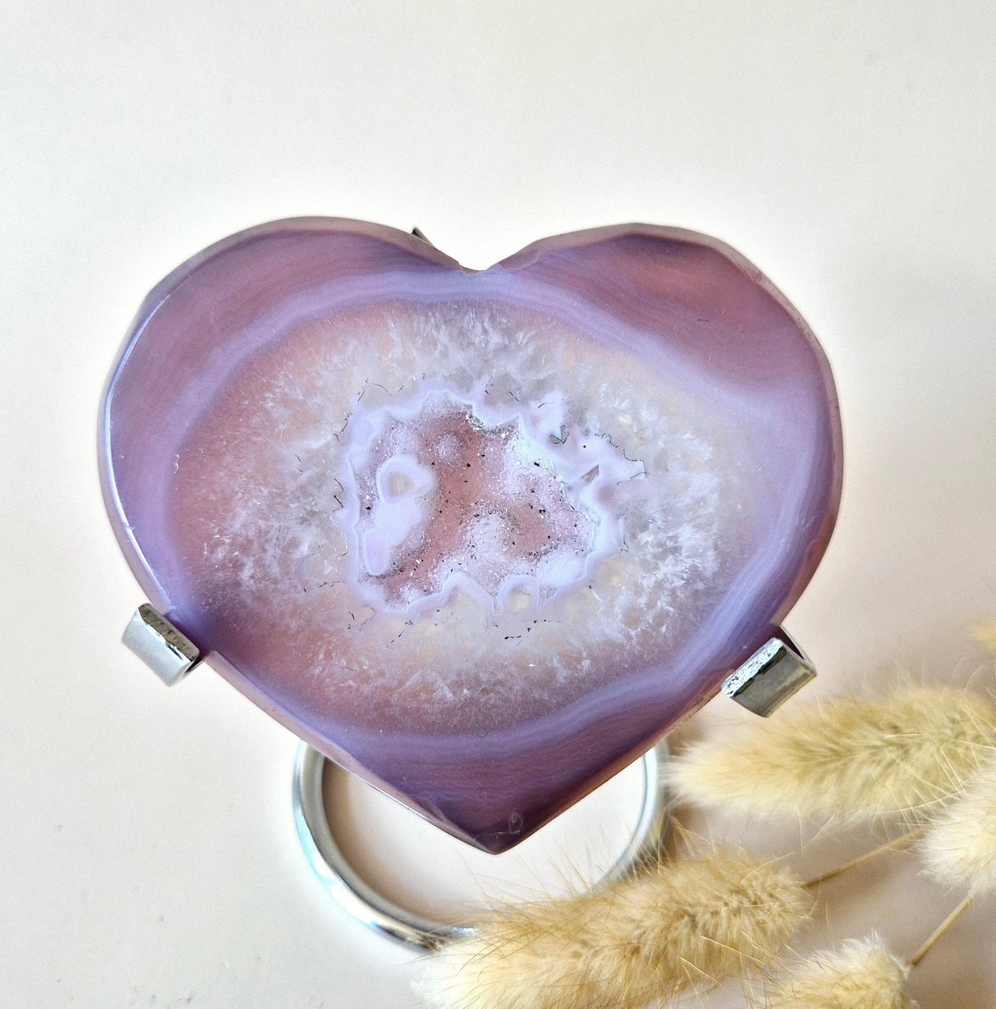 DRUZY ROSA GRAUES ACHAT HERZ – INKLUSIVE STÄNDER - 136 G 9,4 CM