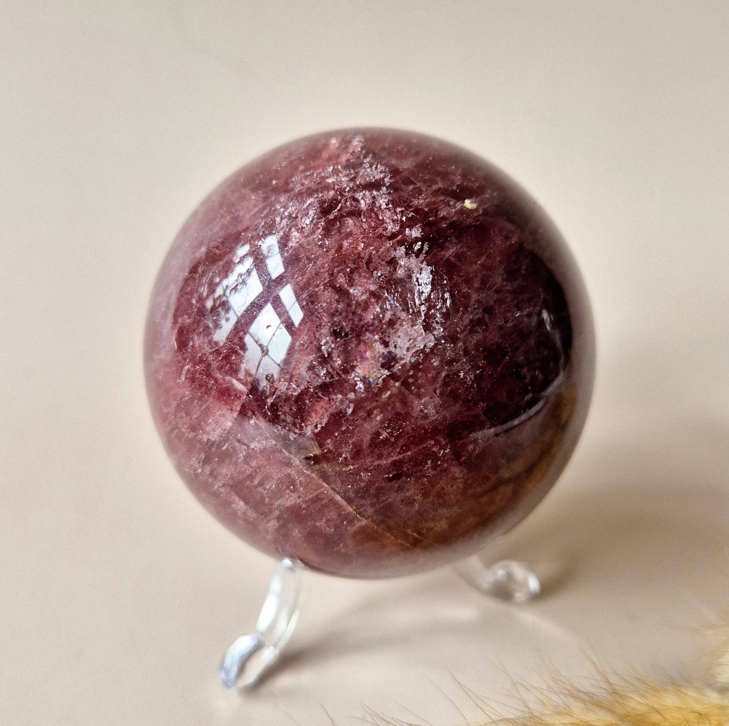 HIGH QUALITY KRISTALLKUGEL ERDBEERQUARZ - 64mm 365 Gramm