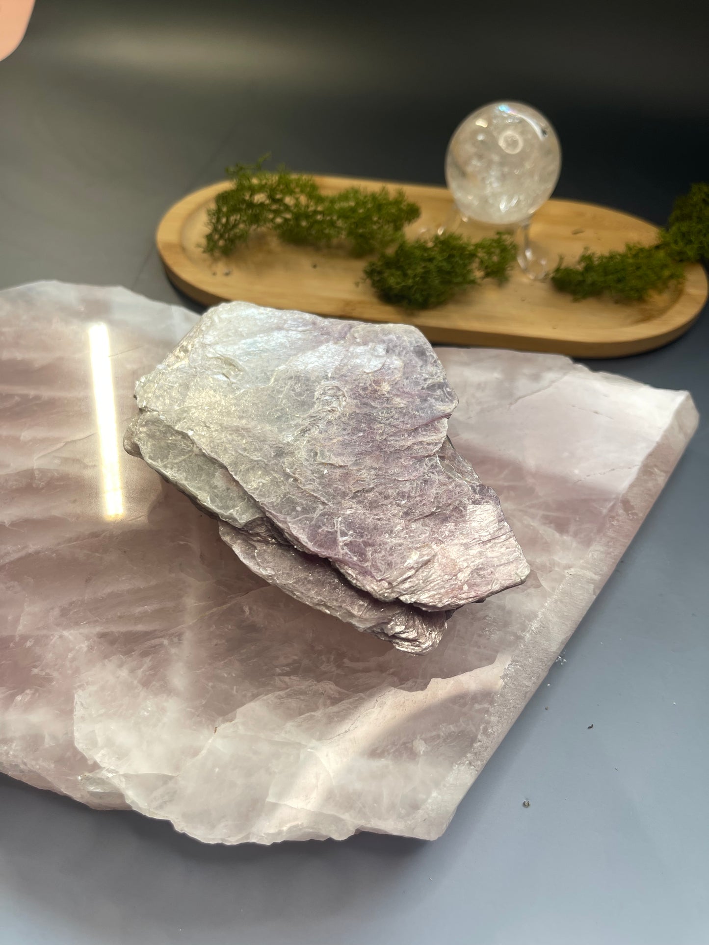 SCHIMMERNDE LEPIDOLITH GLIMMER IN LILA MIT SILBER - 370 g