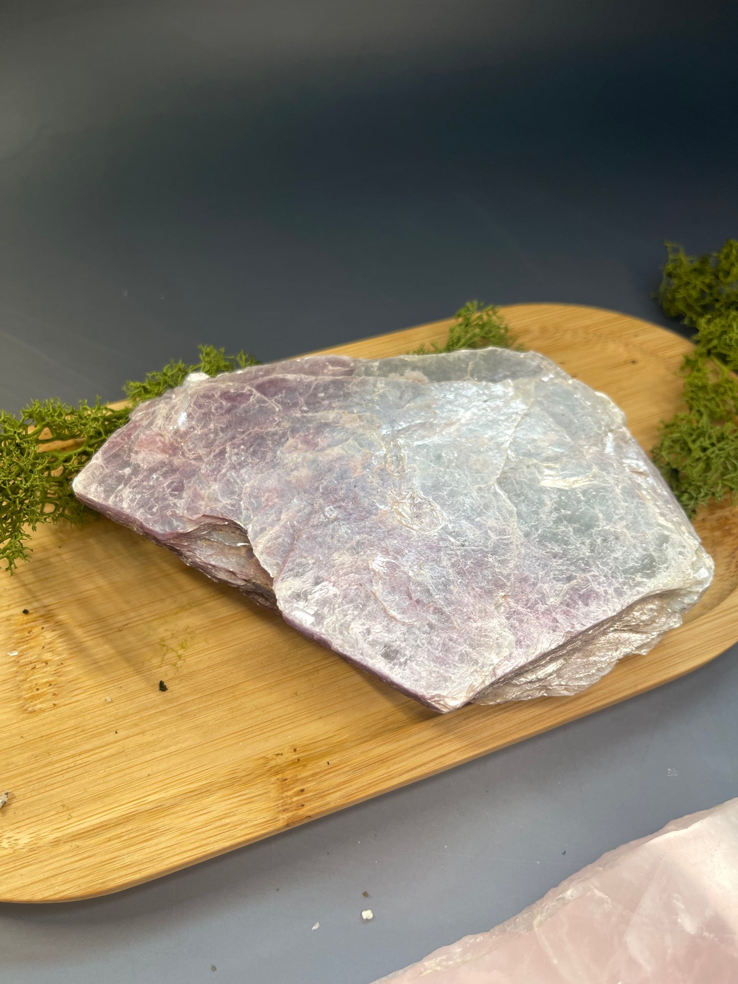 SCHIMMERNDE LEPIDOLITH GLIMMER IN LILA MIT SILBER - 370 g