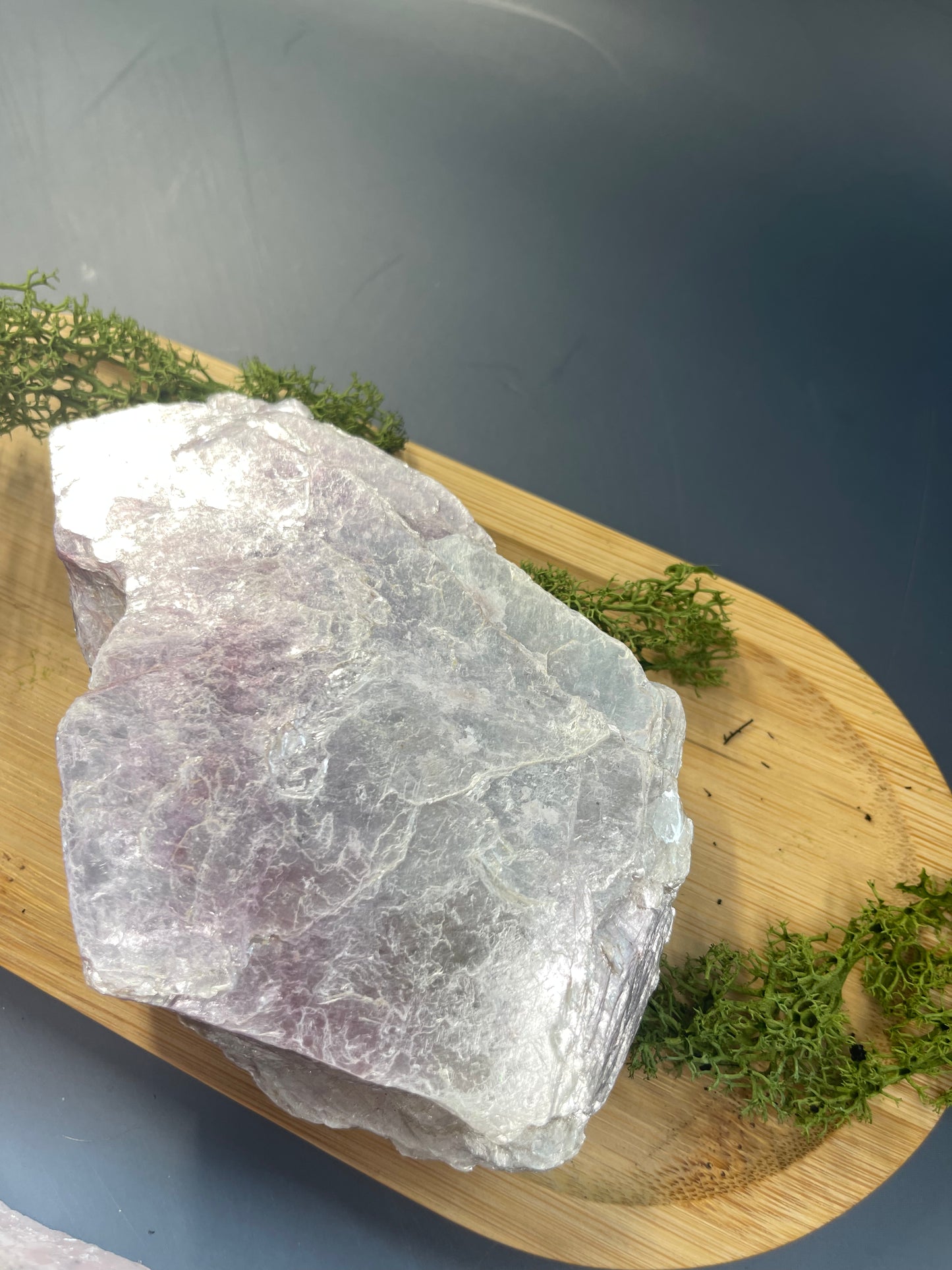 SCHIMMERNDE LEPIDOLITH GLIMMER IN LILA MIT SILBER - 370 g