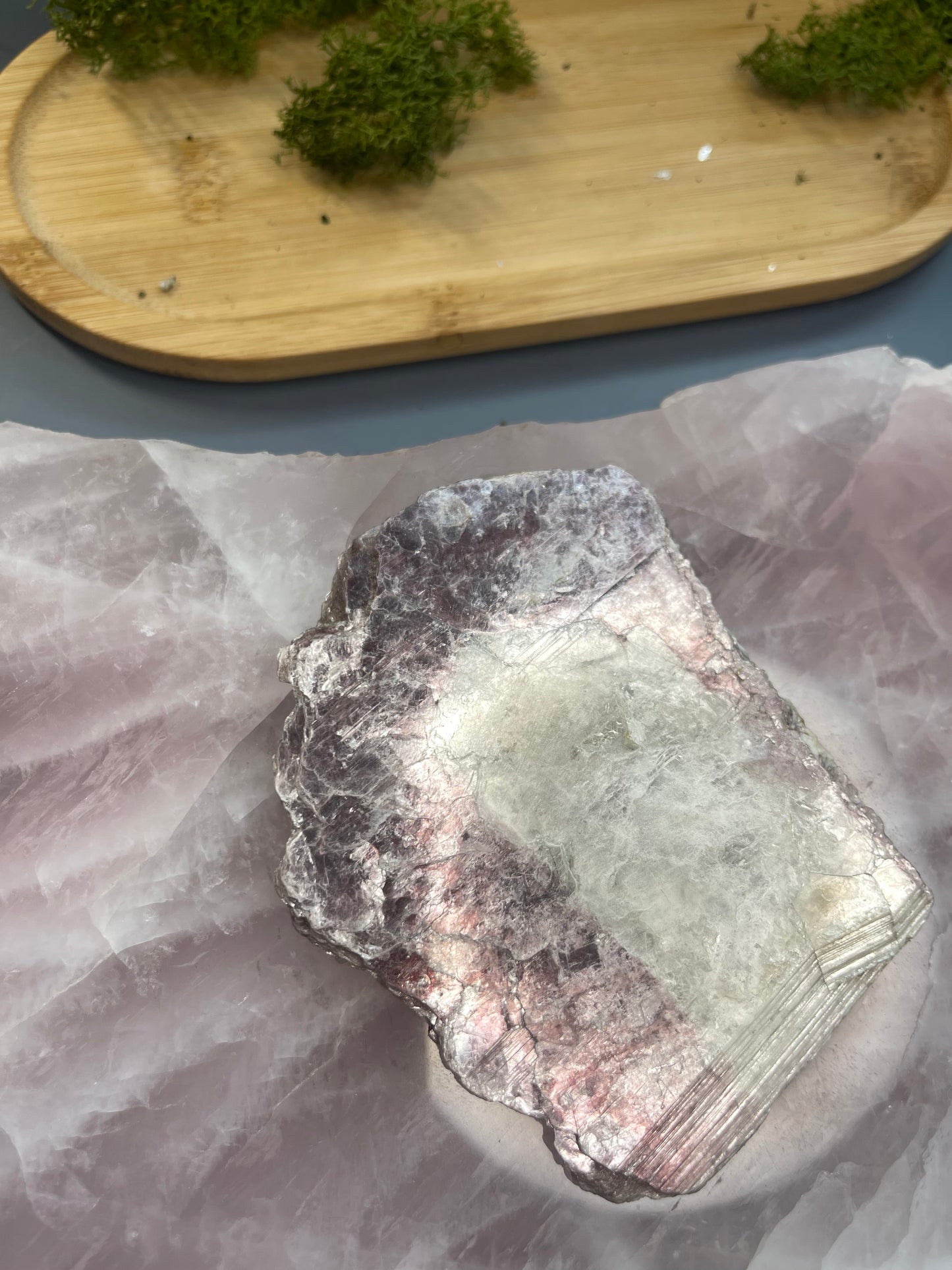 SCHIMMERNDE LEPIDOLITH GLIMMER IN LILA MIT SILBER - 103 g