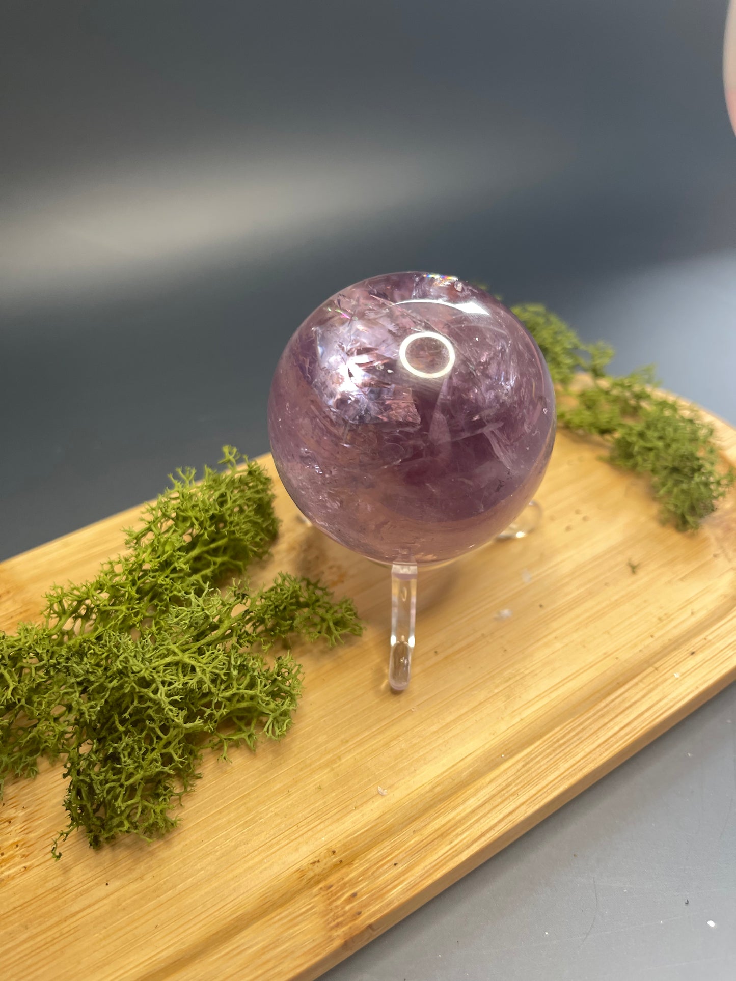 AMETHYST KUGEL MIT REGENBÖGEN - ca 184 g 50 mm