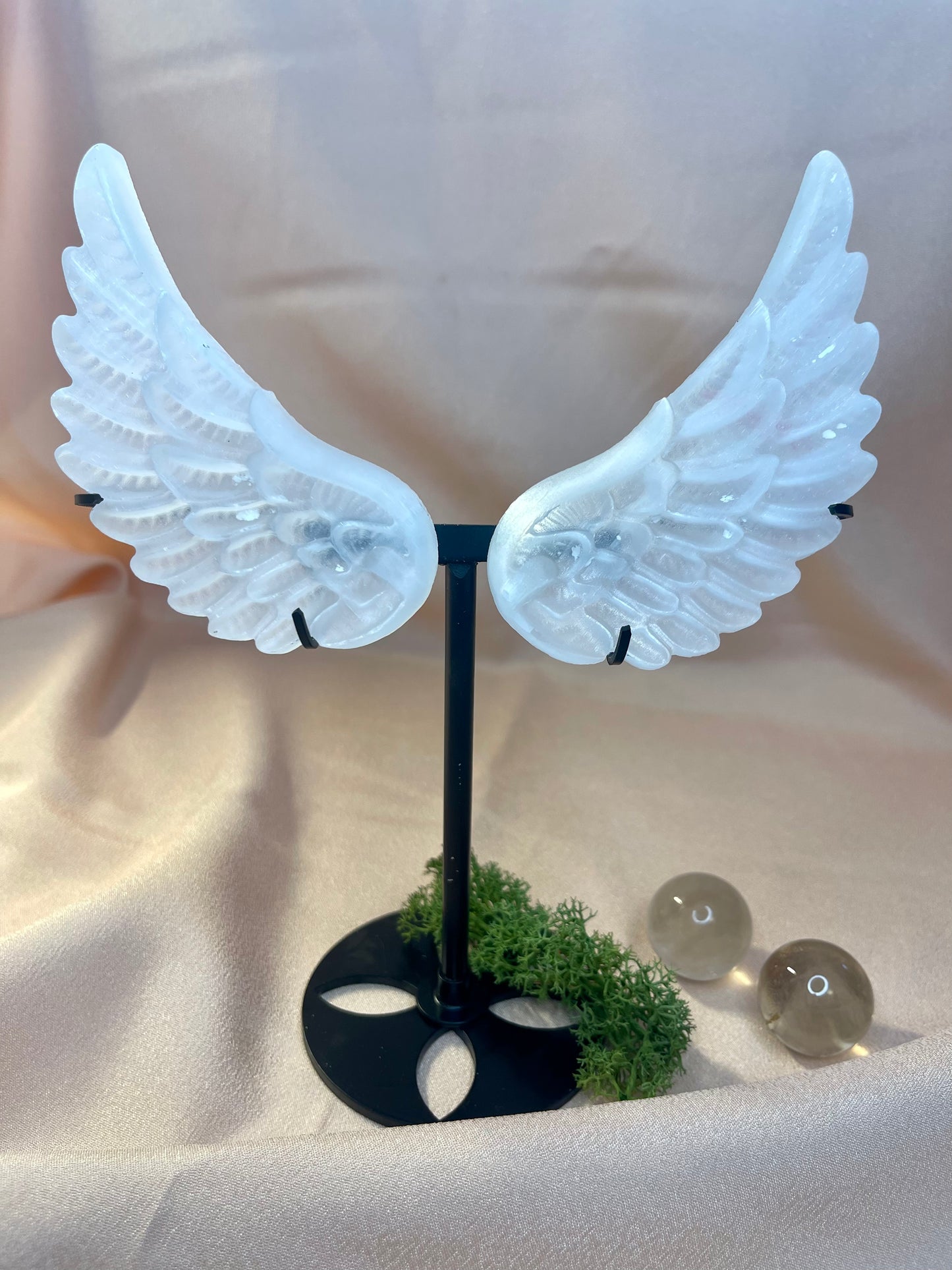SELENIT ENGELSFLÜGEL - | Lichtstein für Reinigung & Schutz | Spiritueller Edelstein für Meditation & Energiearbeit | 180 - 200 g inklusive Ständer, ca. 10 cm Länge pro Flügel