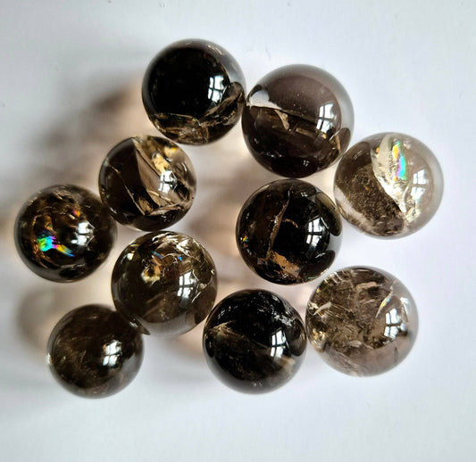 RAUCHQUARZKUGELN MIT REGENBOGEN, A+QUALITÄT 2,5 CM