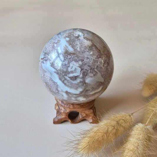 ROSA AMETHYST KUGEL MIT DRUSEN AUF HOLZSTÄNDER (66mm 400 Gramm)