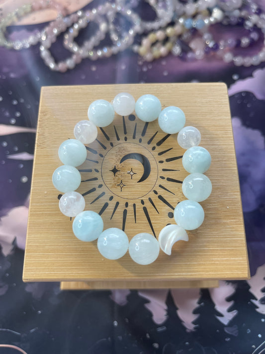 ELASTISCHES EDELSTEINARMBAND „Tears to light“ 12 mm AA zart blaugrüne Hemimorphit und Mondstein Perlen