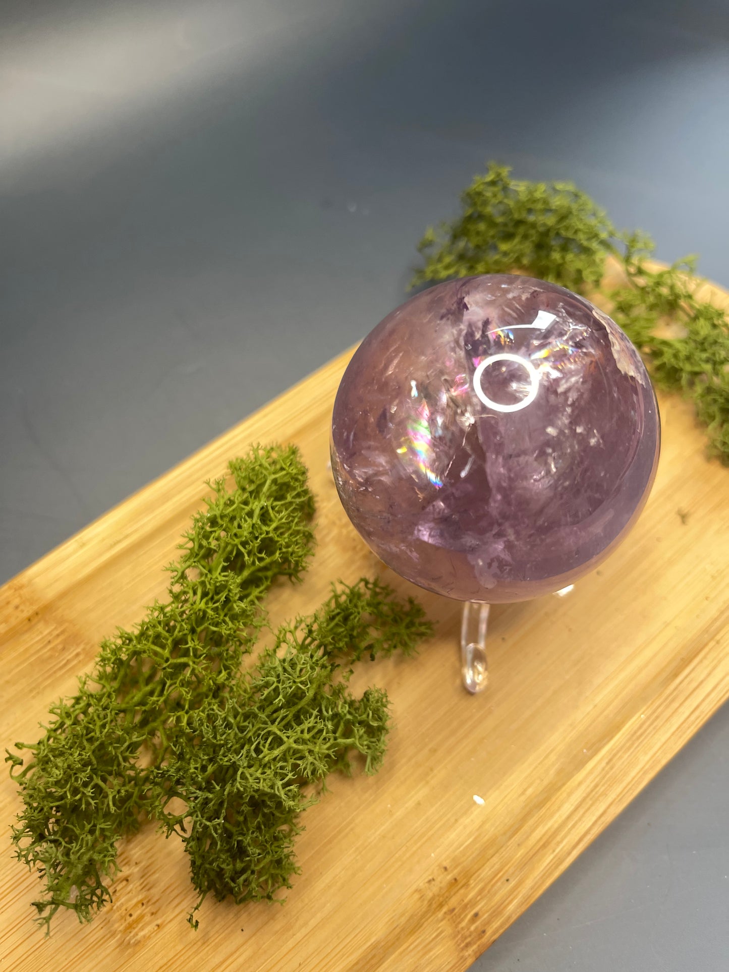 AMETHYST KUGEL MIT REGENBÖGEN - ca 184 g 50 mm