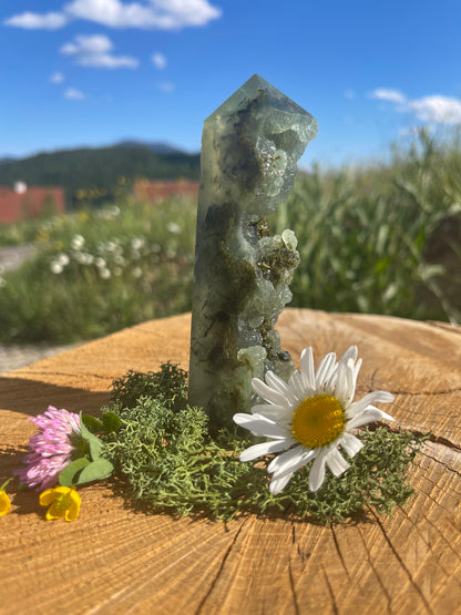 PREHNIT TURM HALB ROHKRISTALL | Spiritueller Edelstein für inneren Frieden & bedingungslose Liebe. ca. 12,5 cm, 220 g