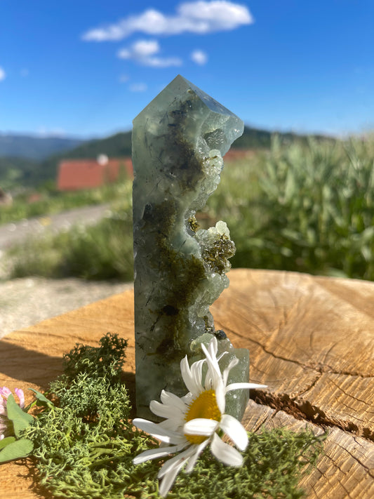 PREHNIT TURM HALB ROHKRISTALL | Spiritueller Edelstein für inneren Frieden & bedingungslose Liebe. ca. 12,5 cm, 220 g
