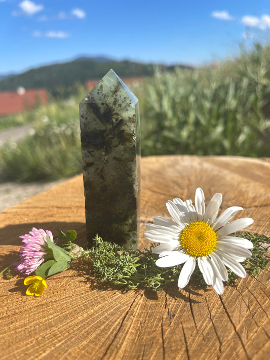 PREHNIT TURM HALB ROHKRISTALL | Spiritueller Edelstein für inneren Frieden & bedingungslose Liebe. ca. 9 cm,