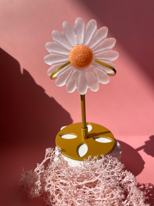 Selenit Gänseblümchen mit Orangencalcit inkl. goldfarbenem Ständer ca. 138 g - Daisy Flower - Mondenergie, Spirituelles Jahrestag Geschenk